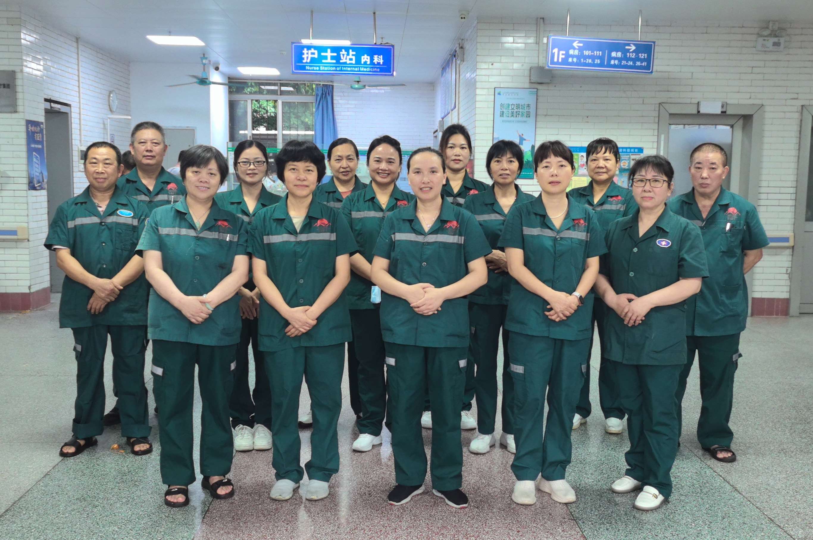 服务规范、全天响应<br>友帮护工团队